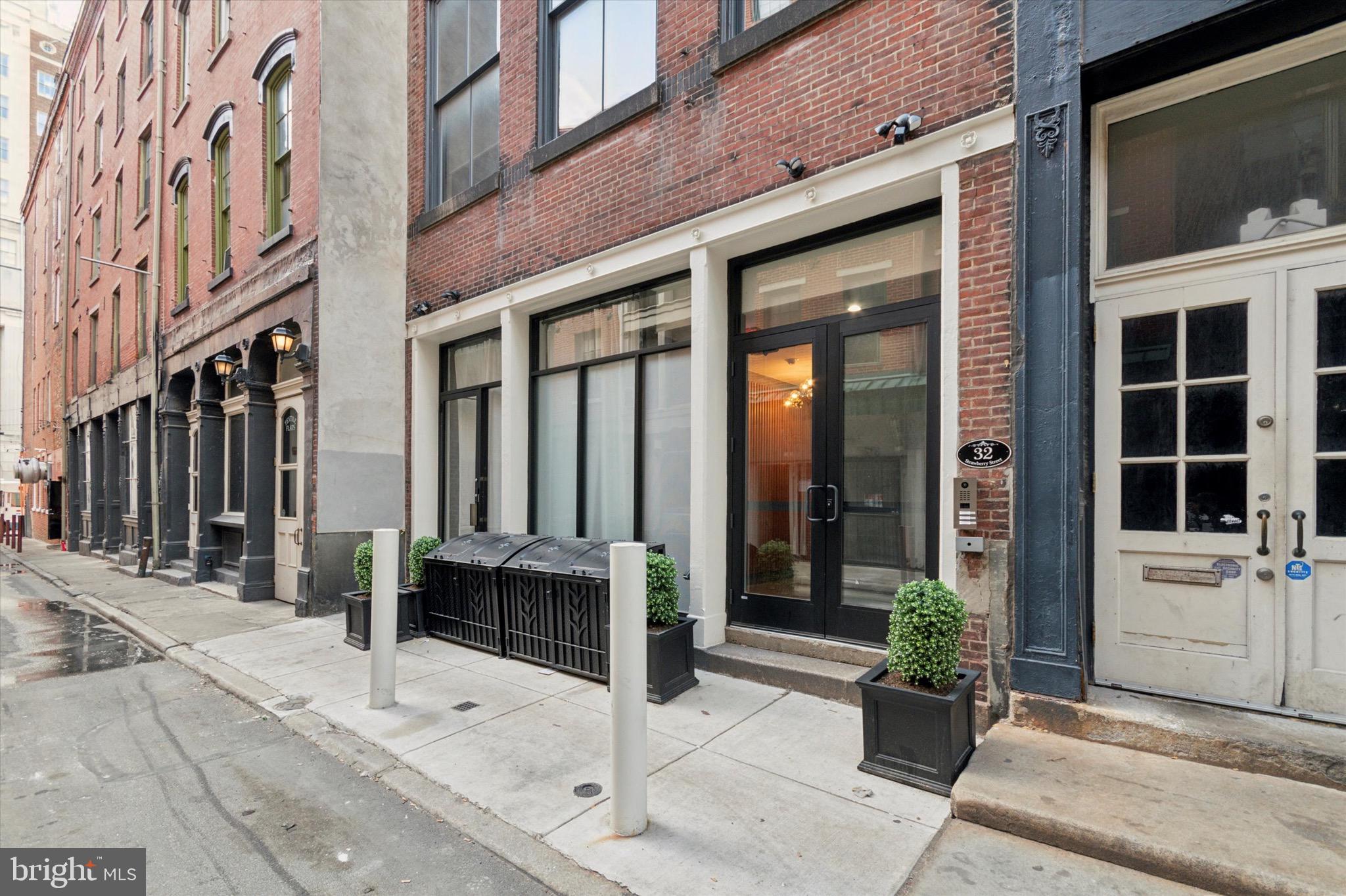 32 STRAWBERRY STREET ST #1