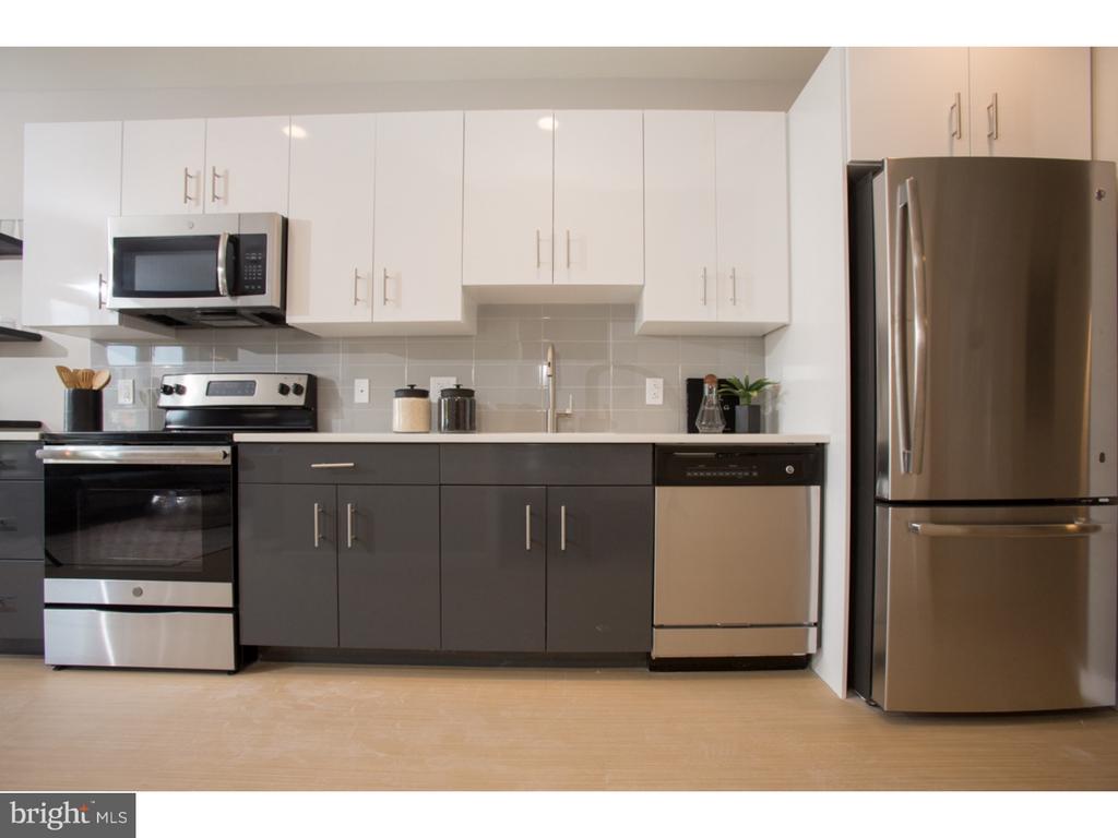 121-31 N 2ND ST #528