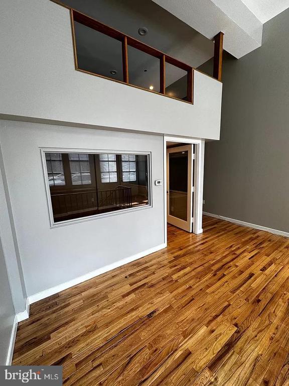 107 ARCH STREET 1E