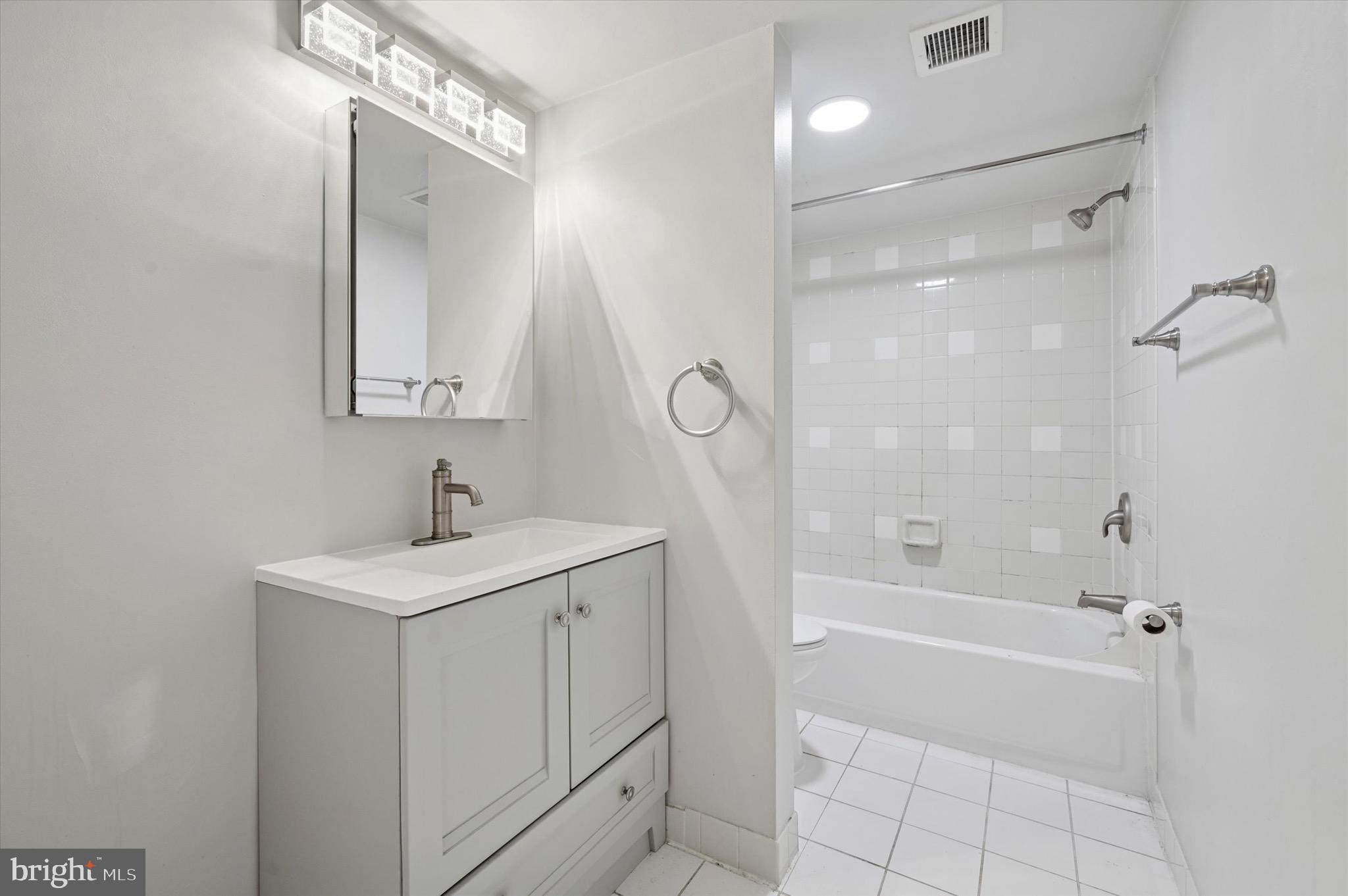 222 CHURCH STREET 4J