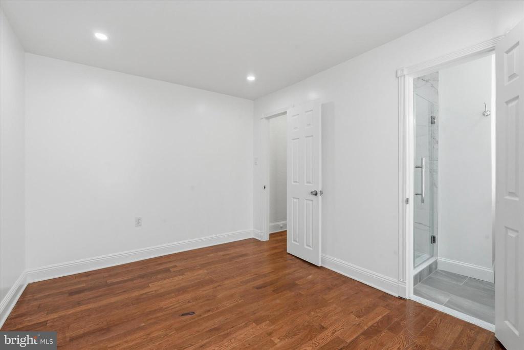 1006 PINE STREET 3