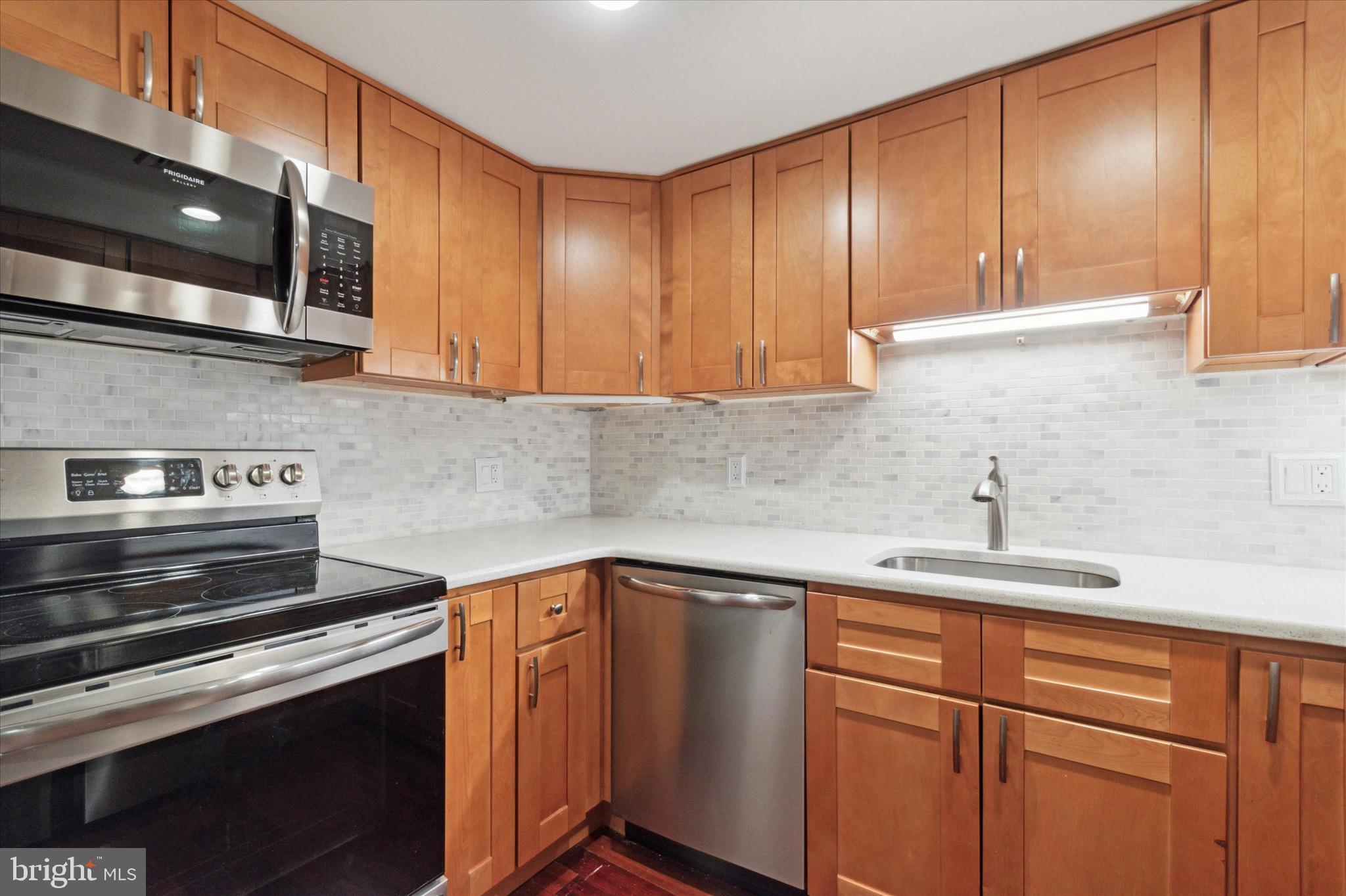 12 S LETITIA STREET 16 204