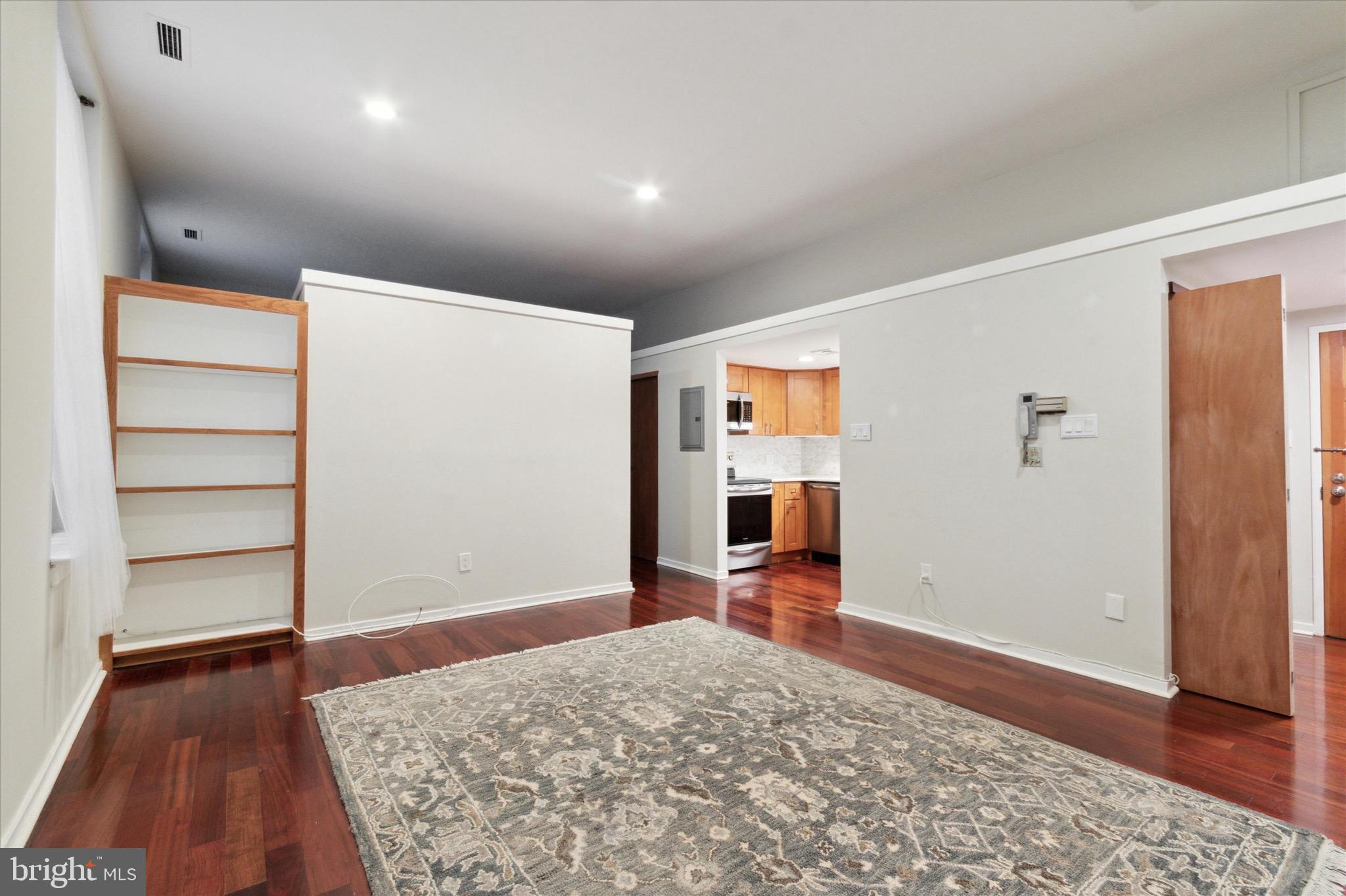 12 S LETITIA STREET 16 204
