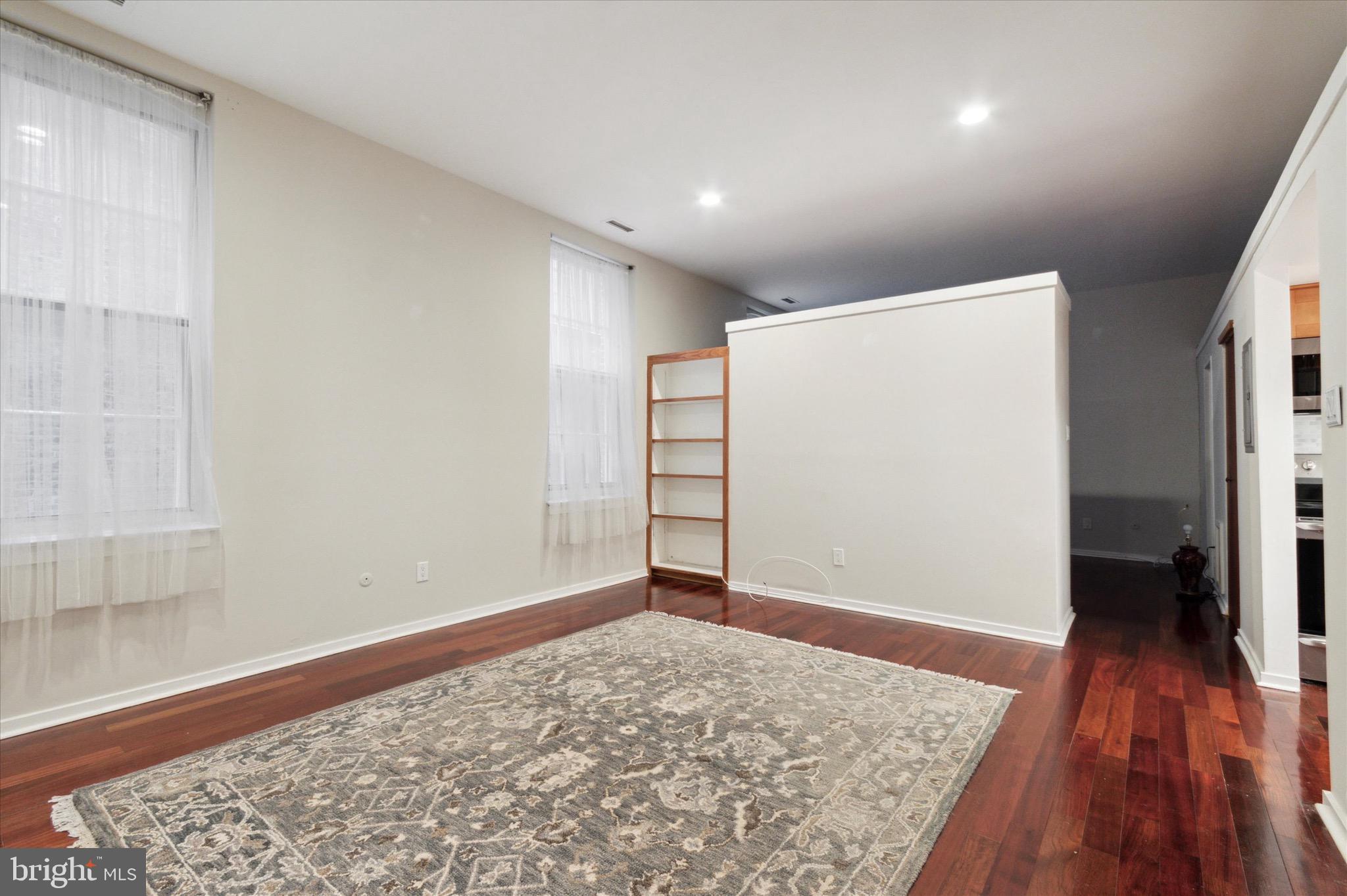 12 S LETITIA STREET 16 204
