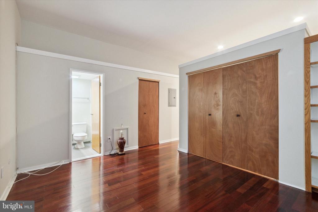 12 S LETITIA STREET 16 204