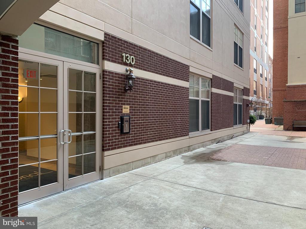 130 N 2ND STREET Unit: 4A1
