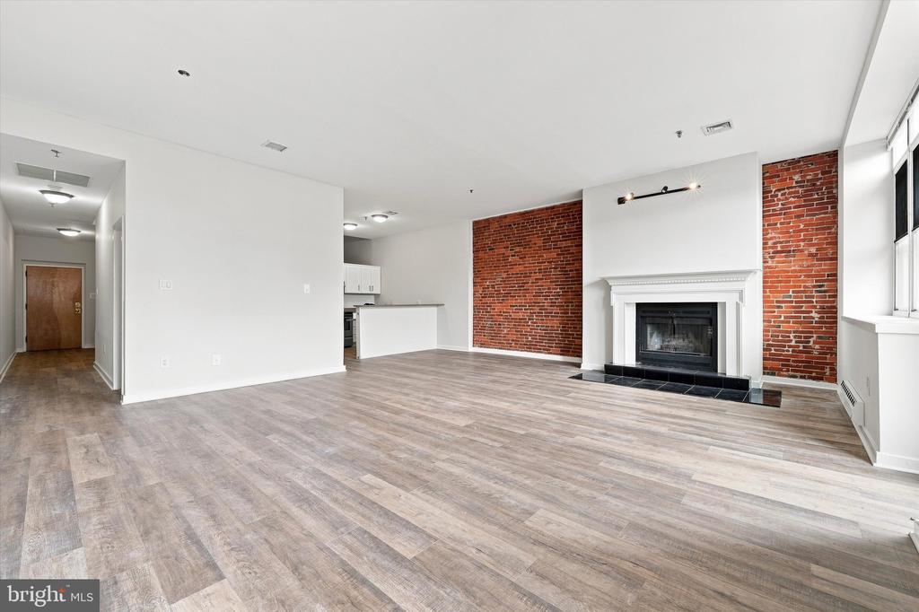 101 ARCH STREET Unit: 3B