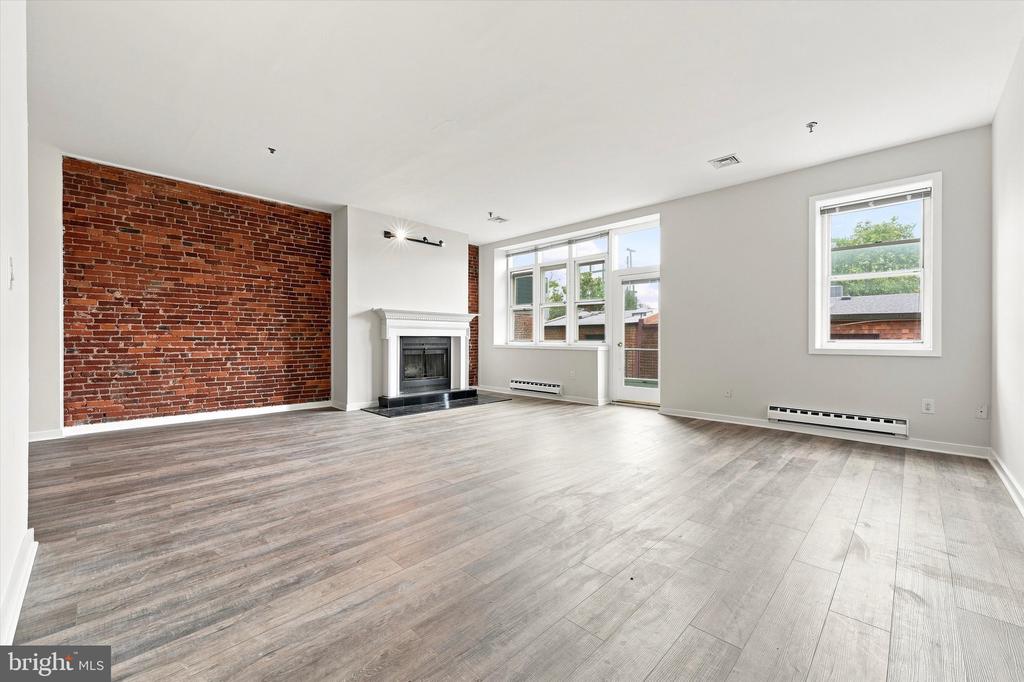 101 ARCH STREET Unit: 3B