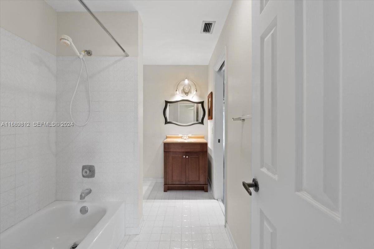 375 N Canal Point N 1010