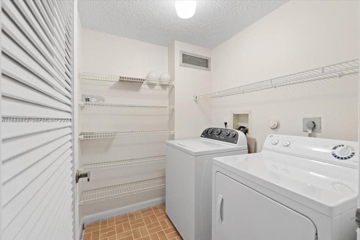 375 N Canal Point N 1010