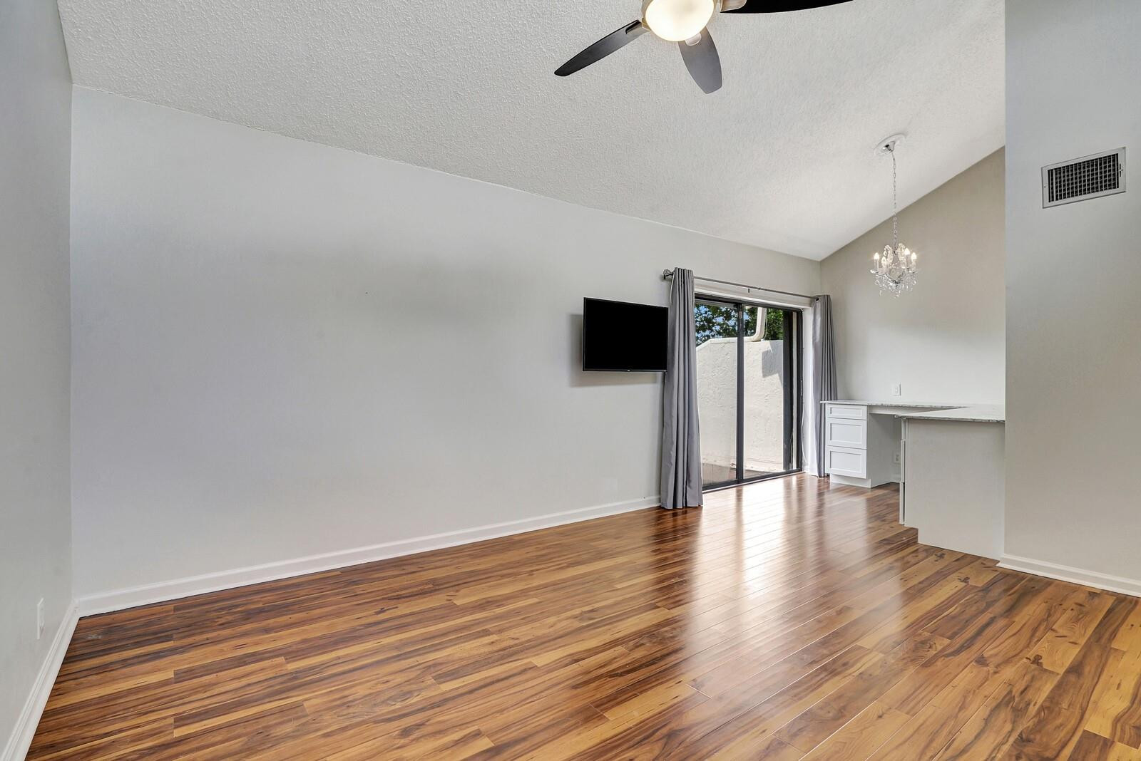 6012 Glendale Dr