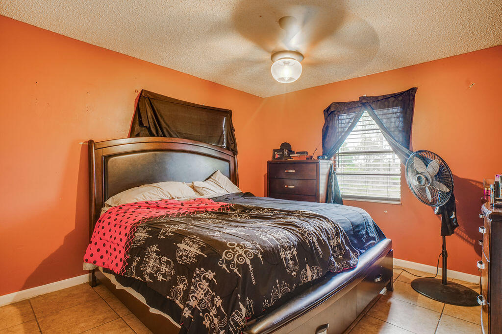 2320 SE Harrington Avenue