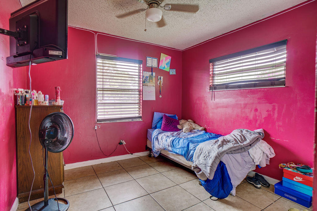 2320 SE Harrington Avenue