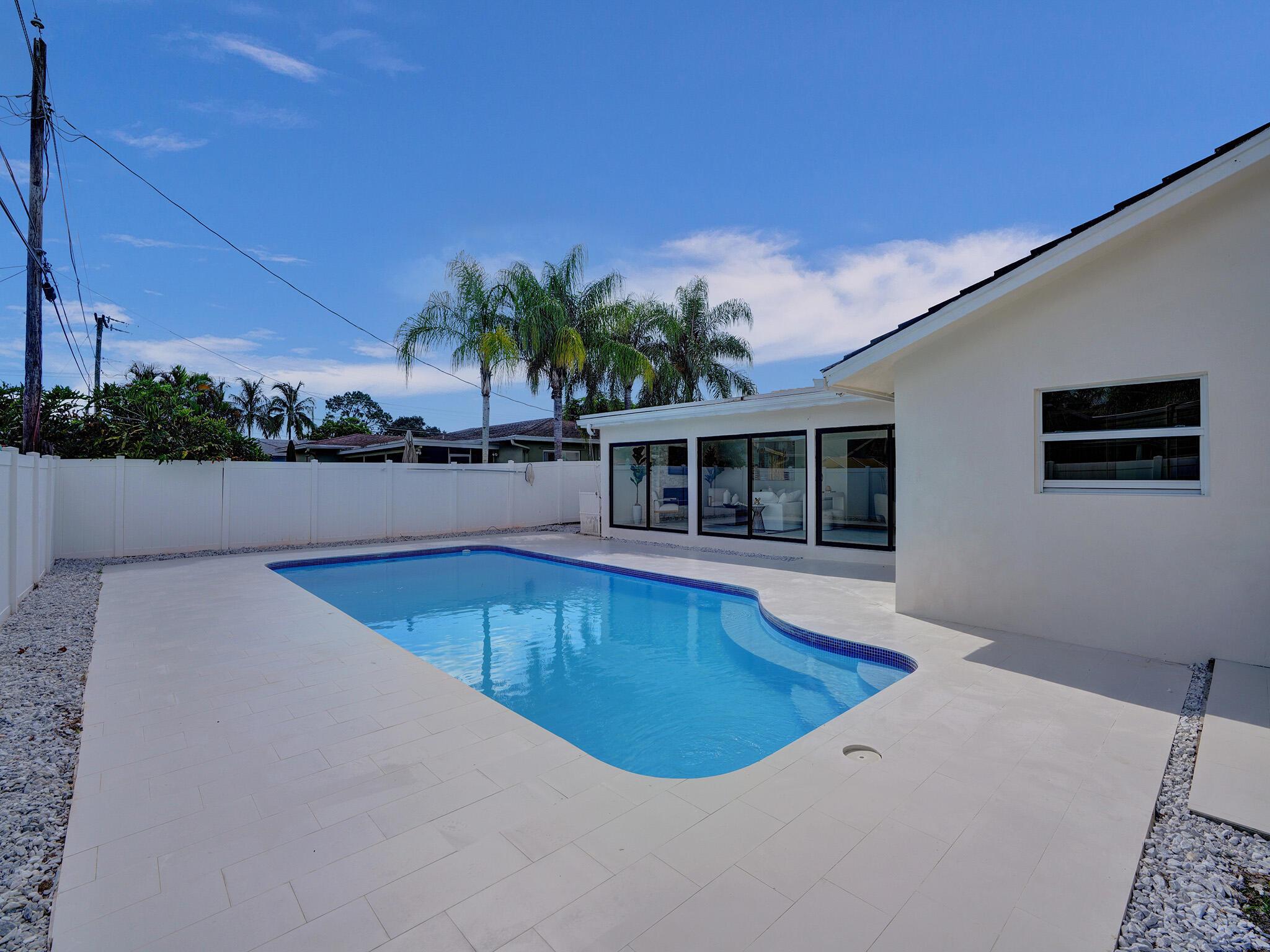 1541 NW 10th Street