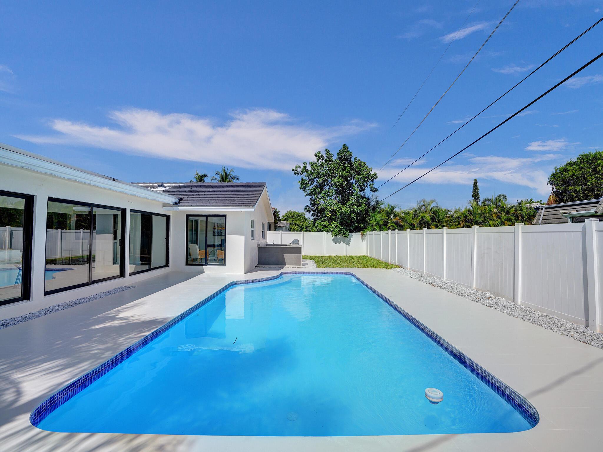 1541 NW 10th Street
