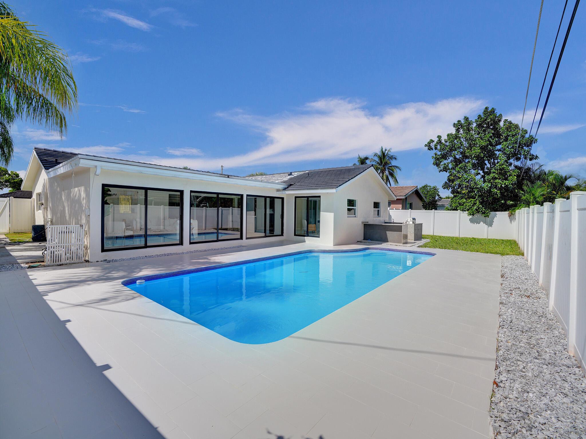 1541 NW 10th Street