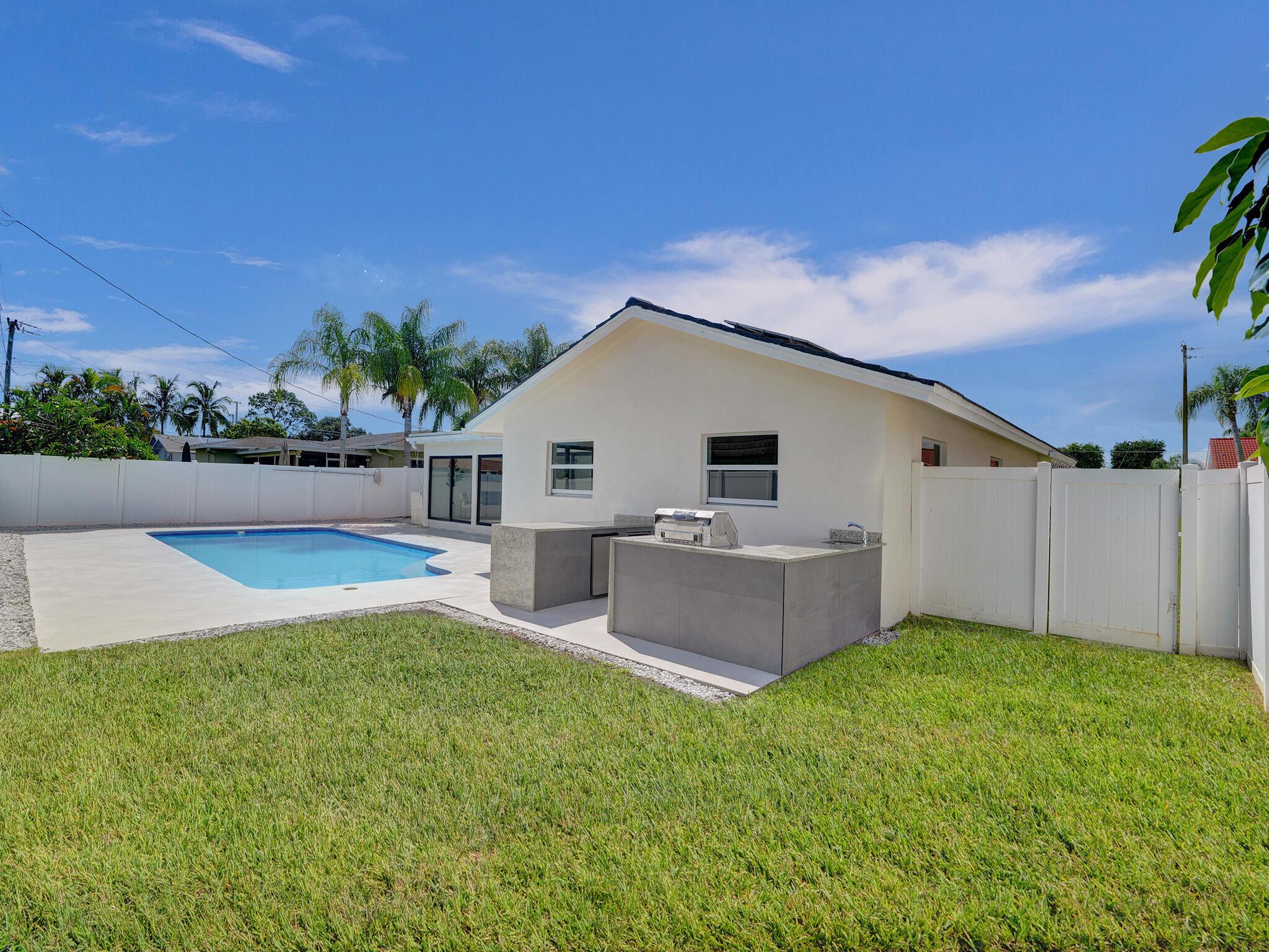 1541 NW 10th Street