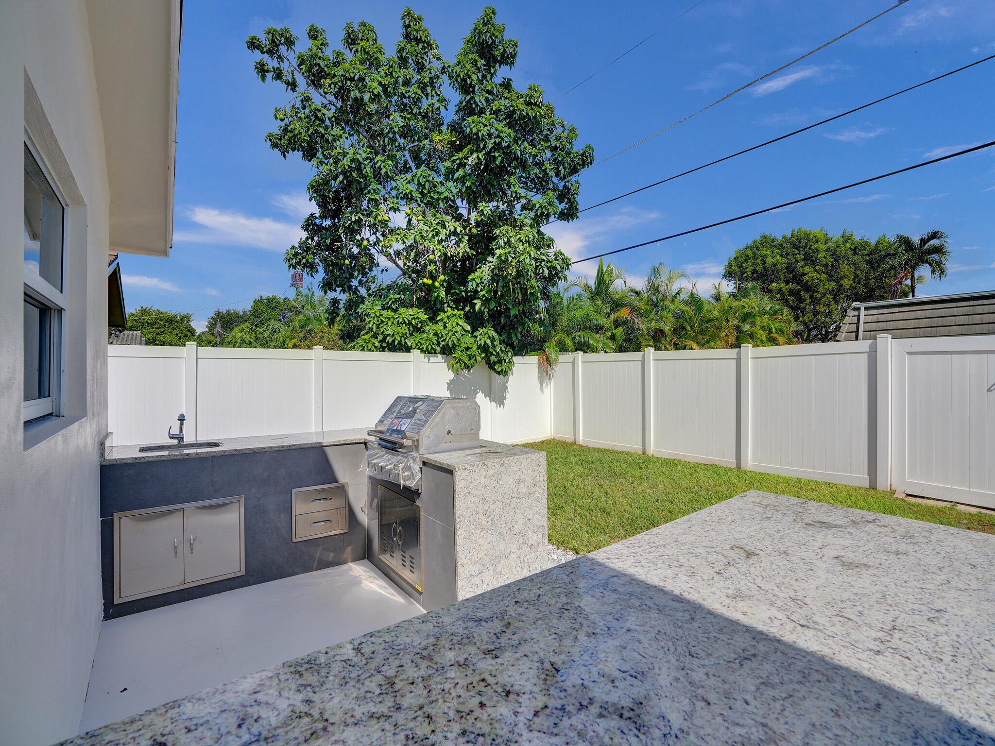 1541 NW 10th Street