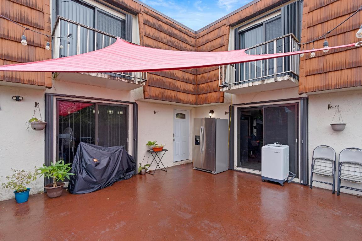 2140 White Pine Circle Unit: B