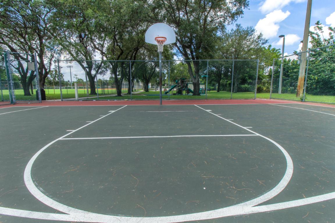 2140 White Pine Circle Unit: B