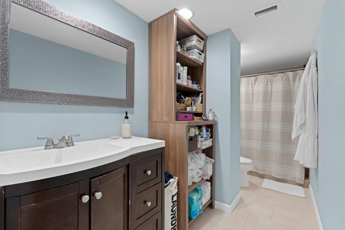 2140 White Pine Circle Unit: B