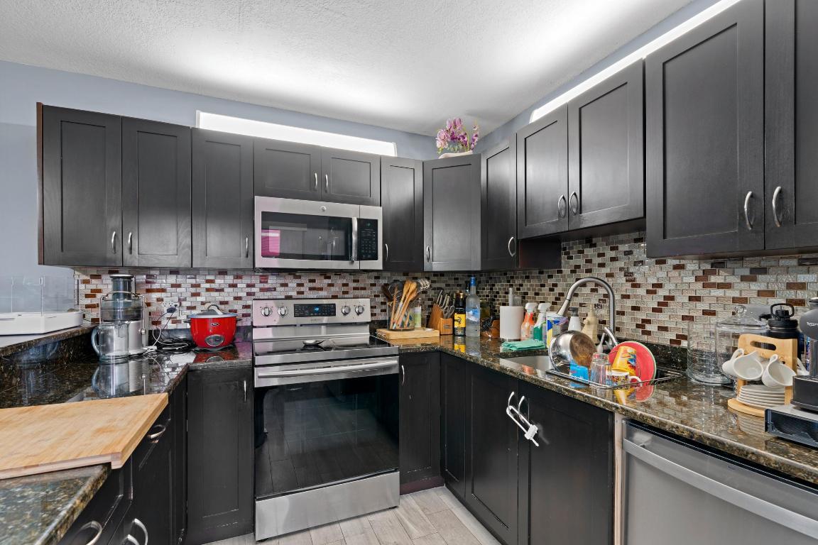 2140 White Pine Circle Unit: B