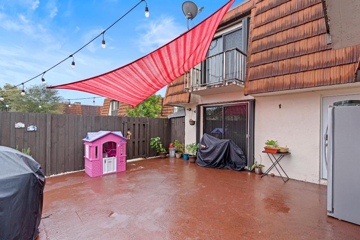 2140 White Pine Circle Unit: B