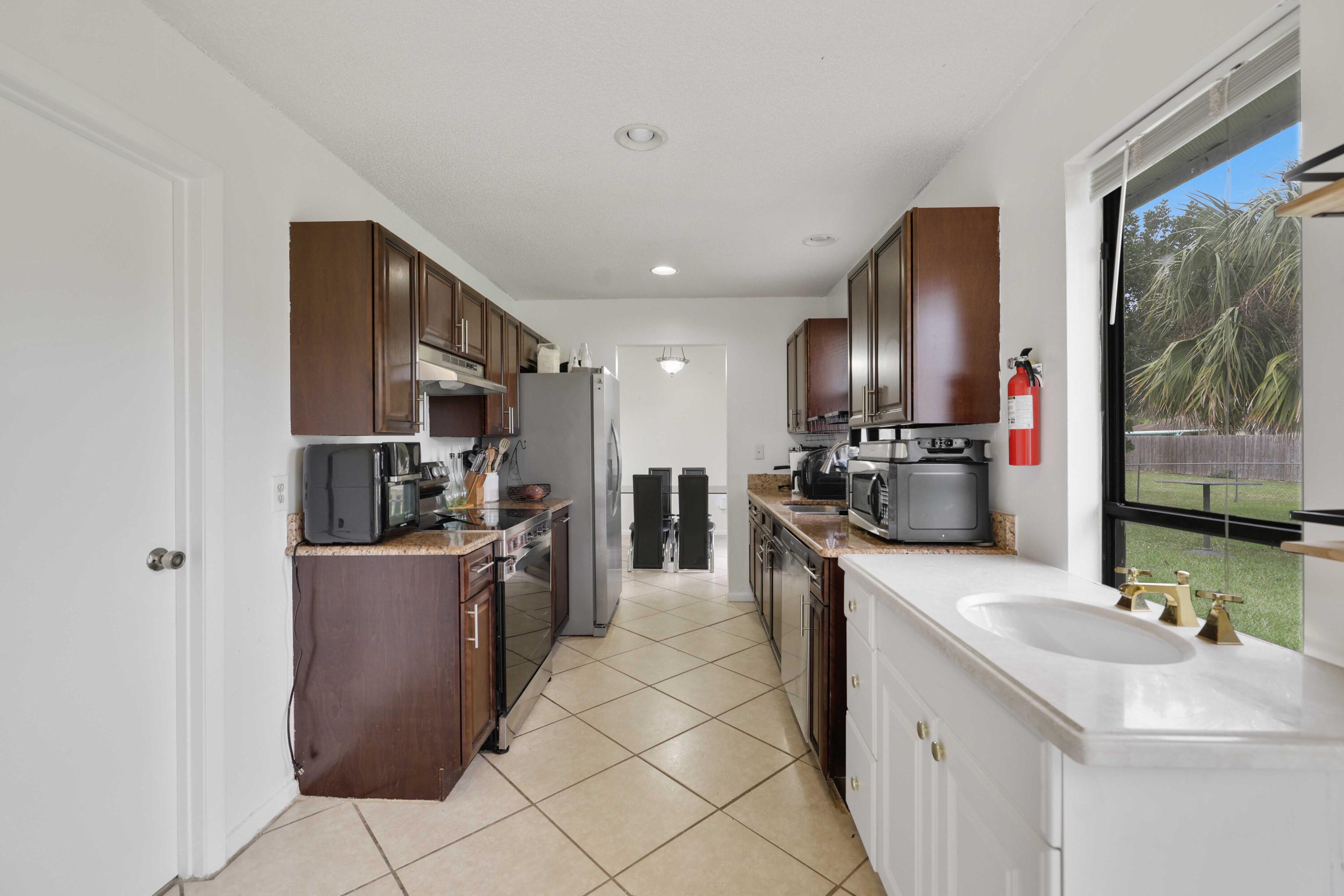 707 SW Ancona Road