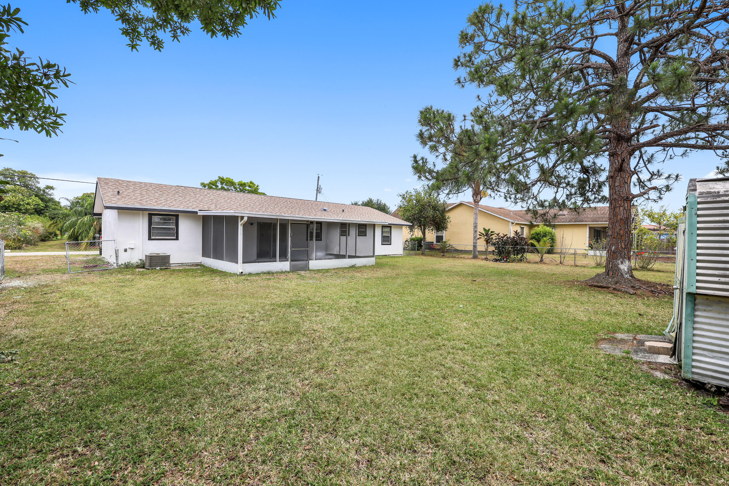 2320 SE Harrington Avenue