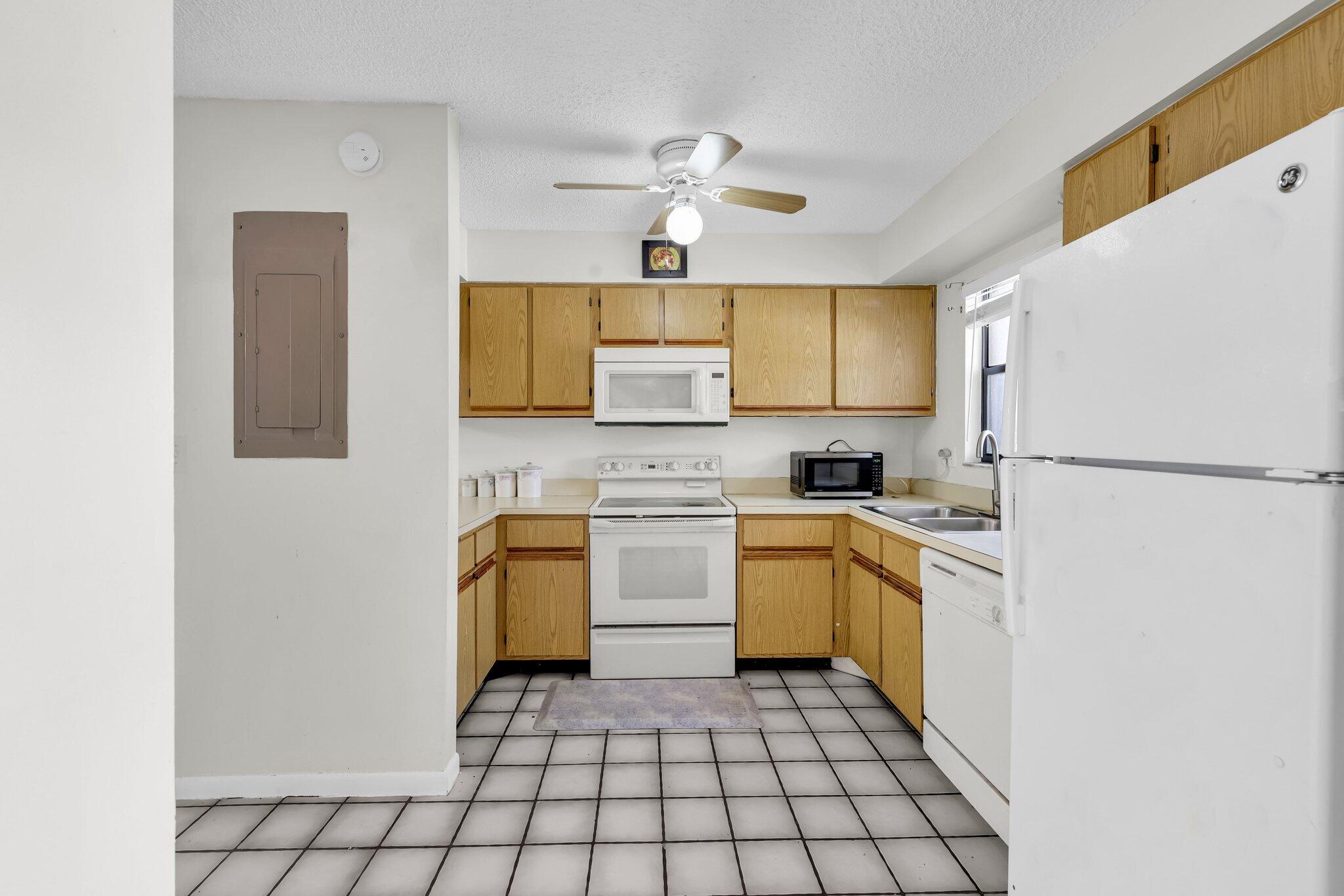 3807 Inlet Circle
