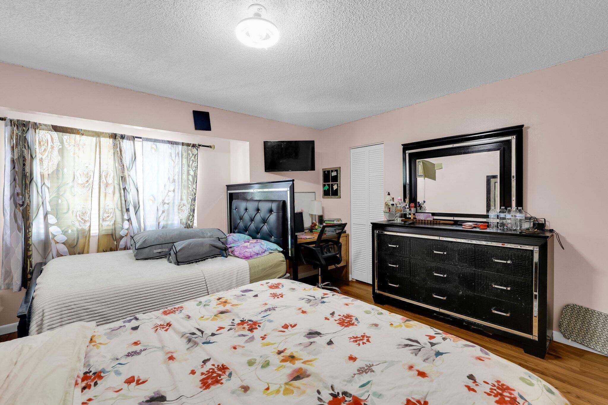 3807 Inlet Circle