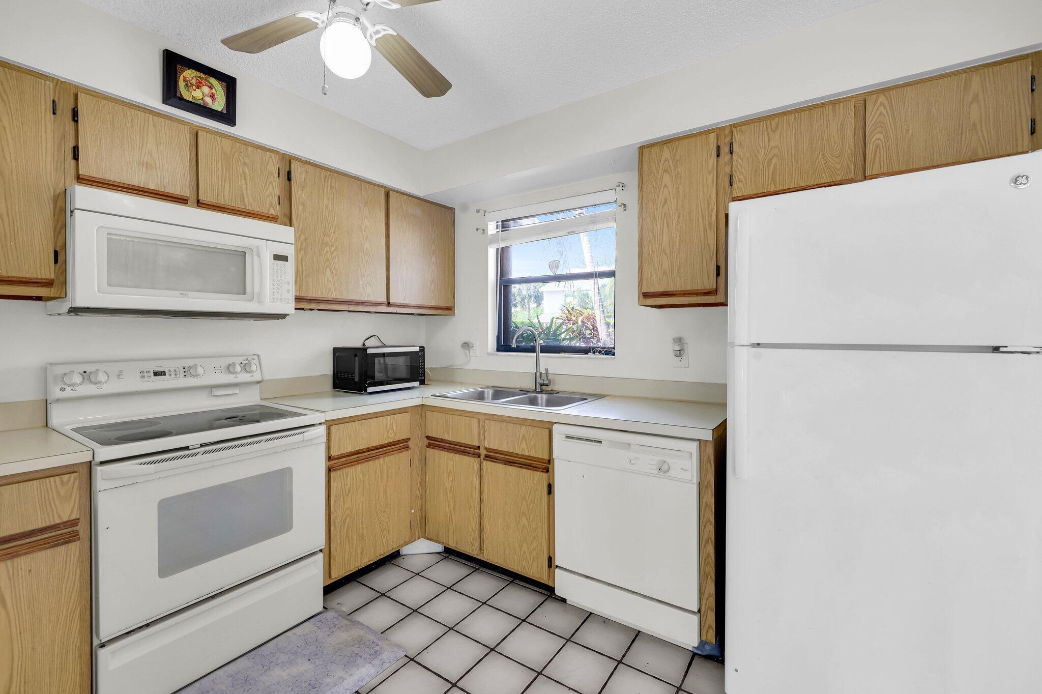 3807 Inlet Circle