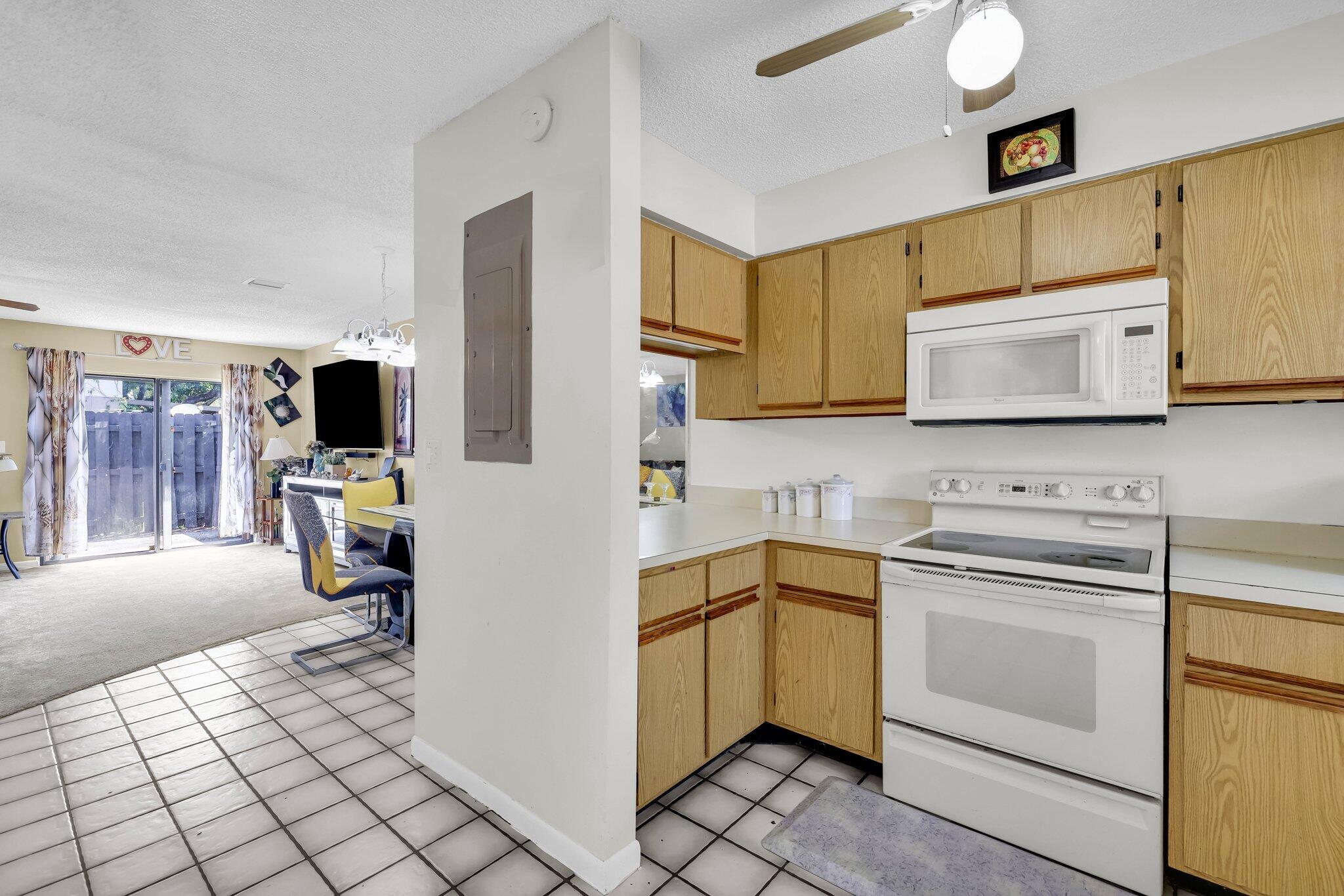 3807 Inlet Circle