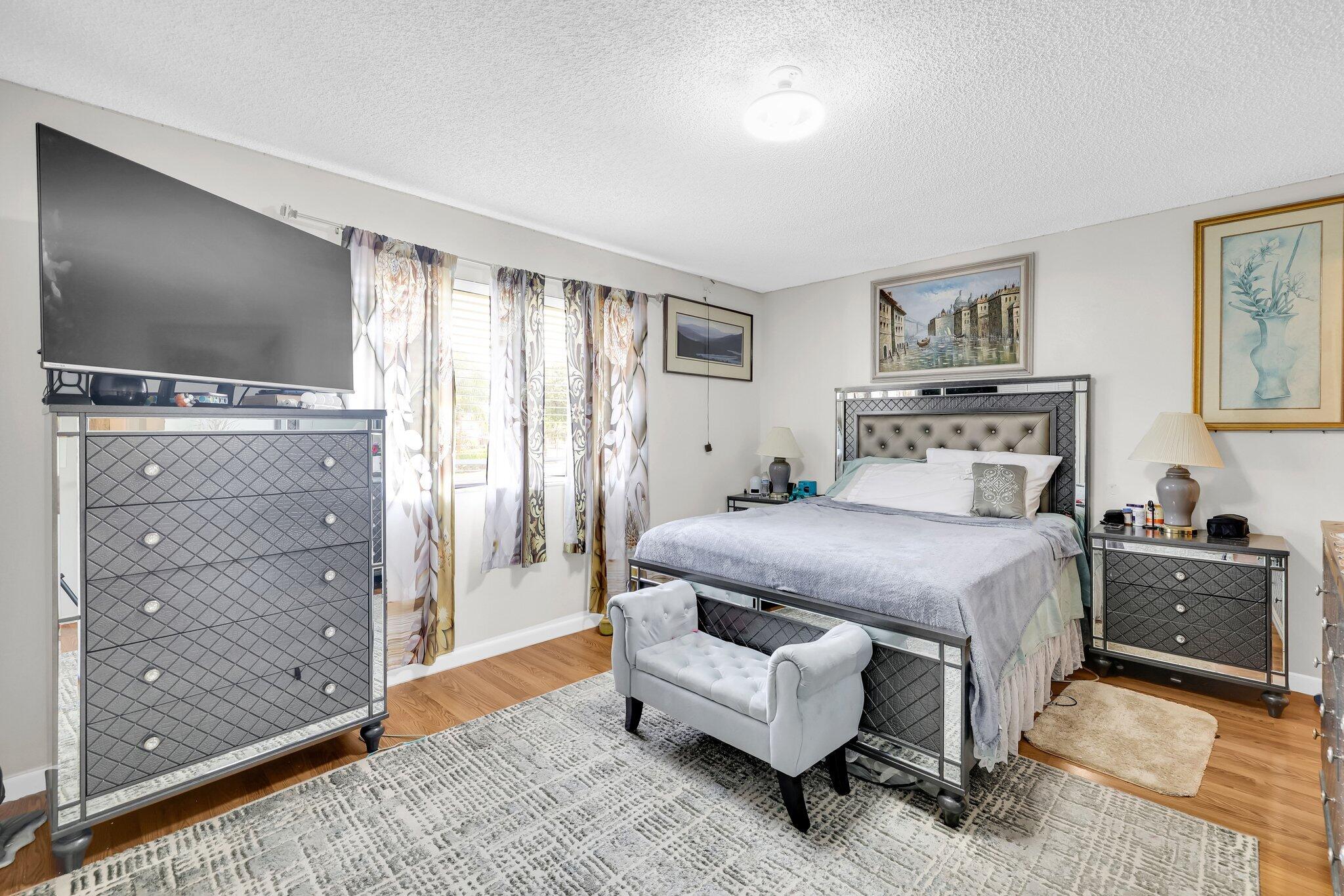 3807 Inlet Circle
