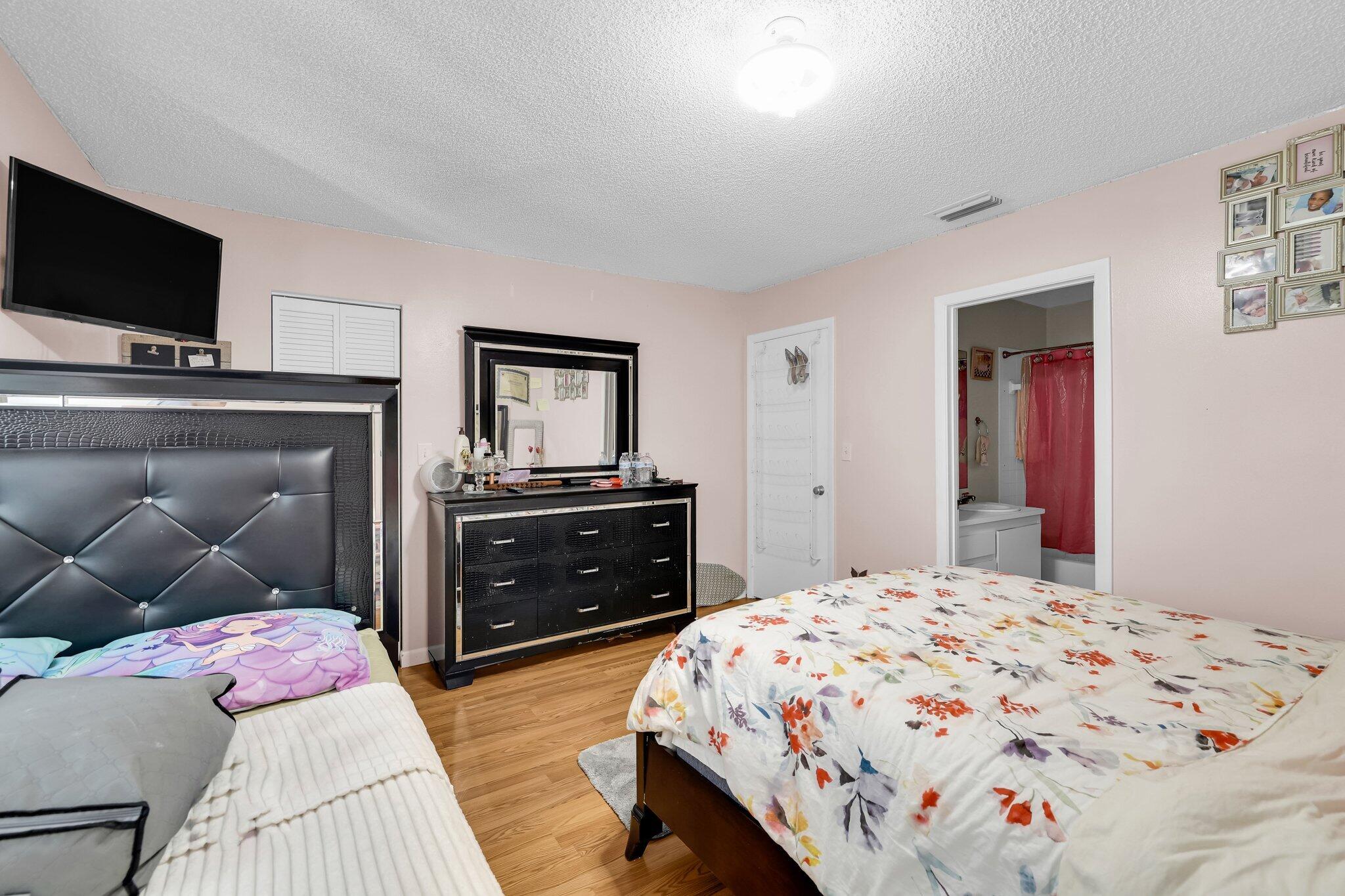 3807 Inlet Circle