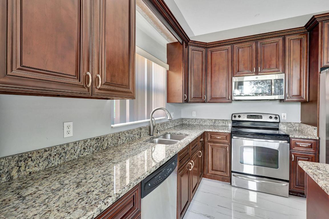 4190 Bahia Isle Circle