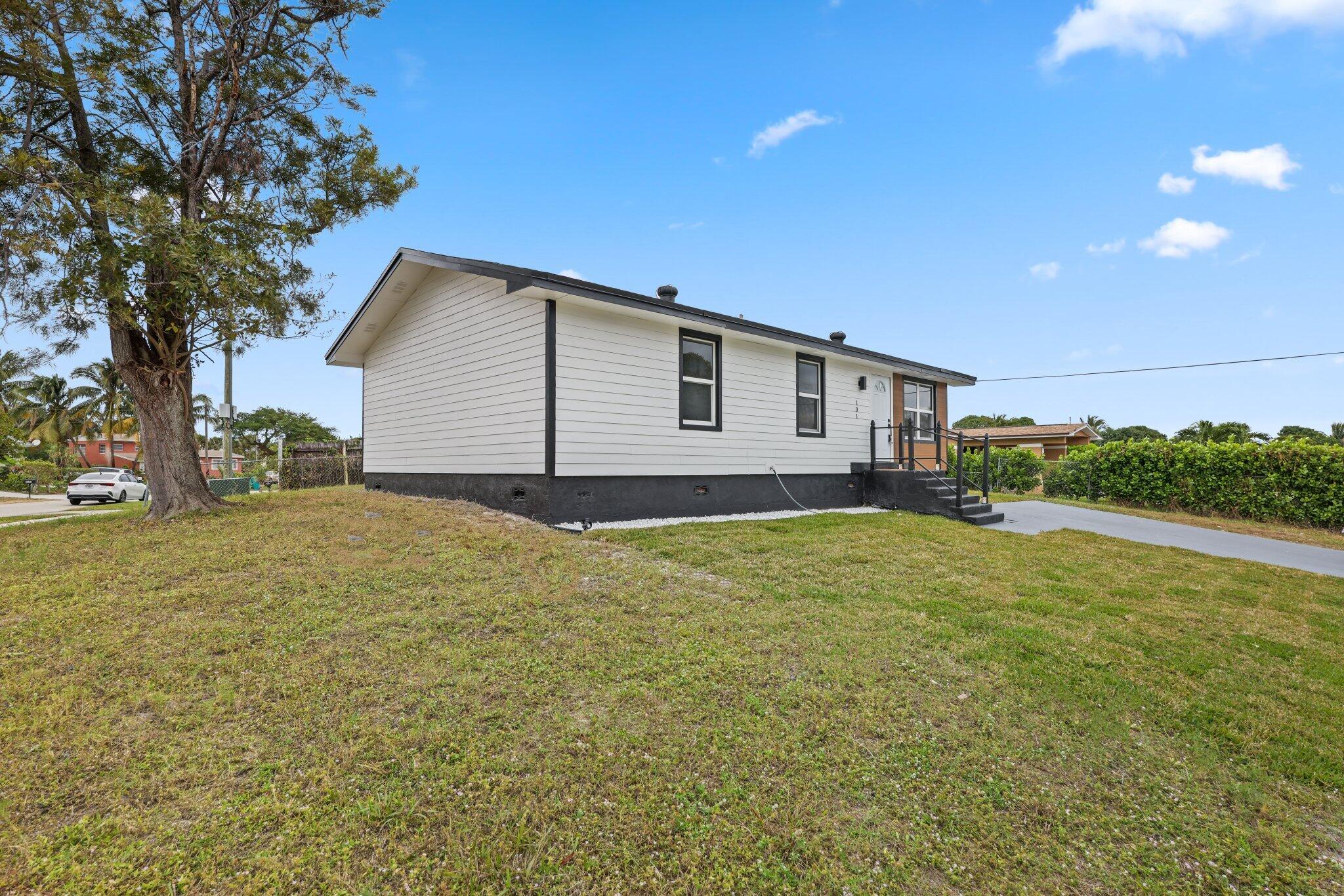 101 NE 27th Avenue