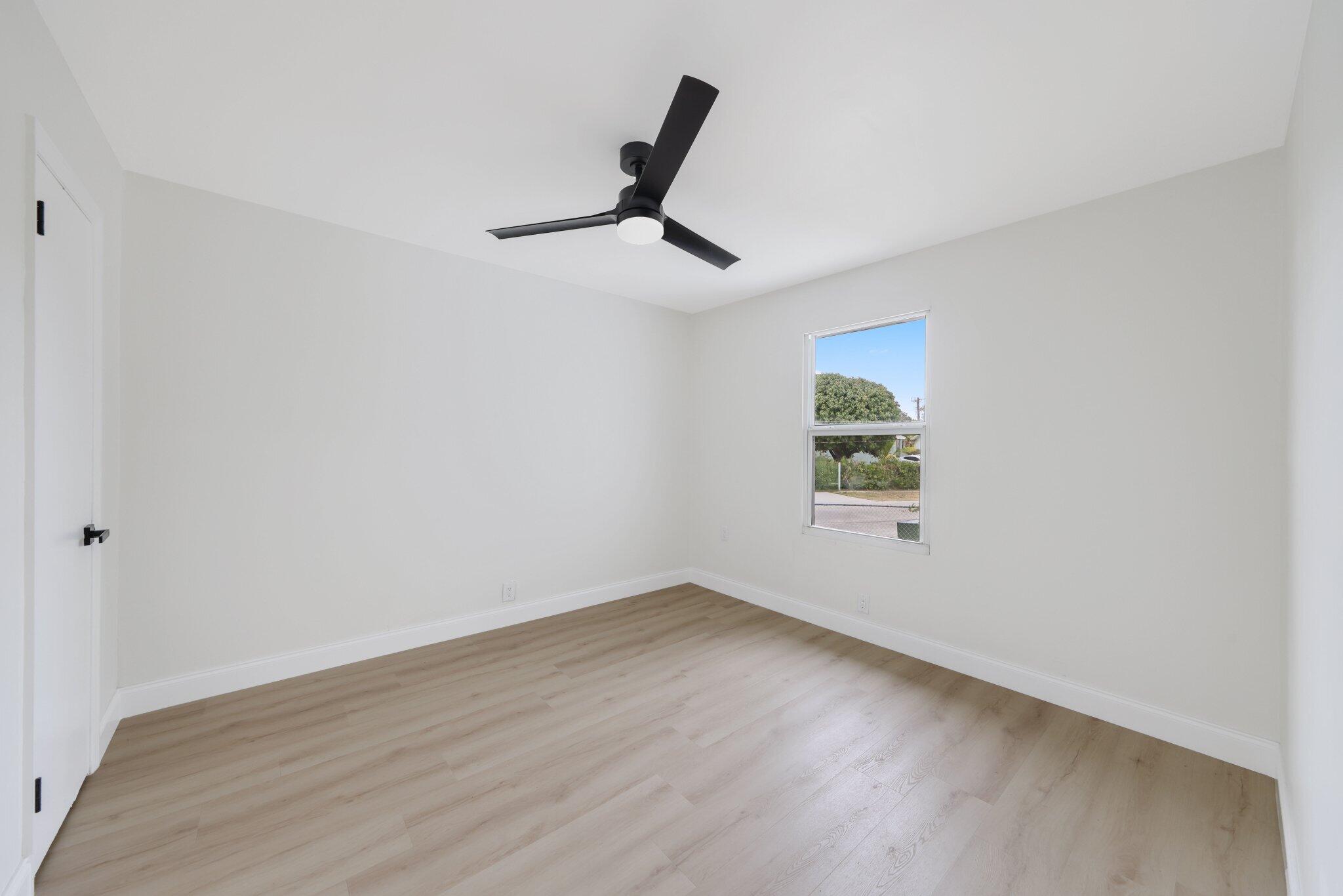101 NE 27th Avenue