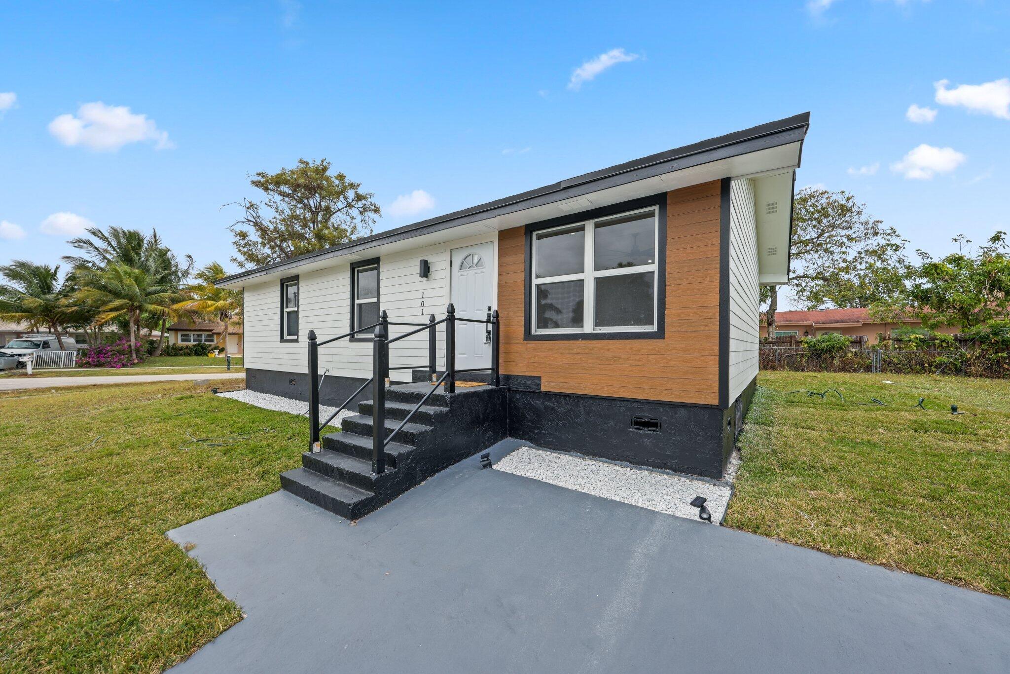 101 NE 27th Avenue