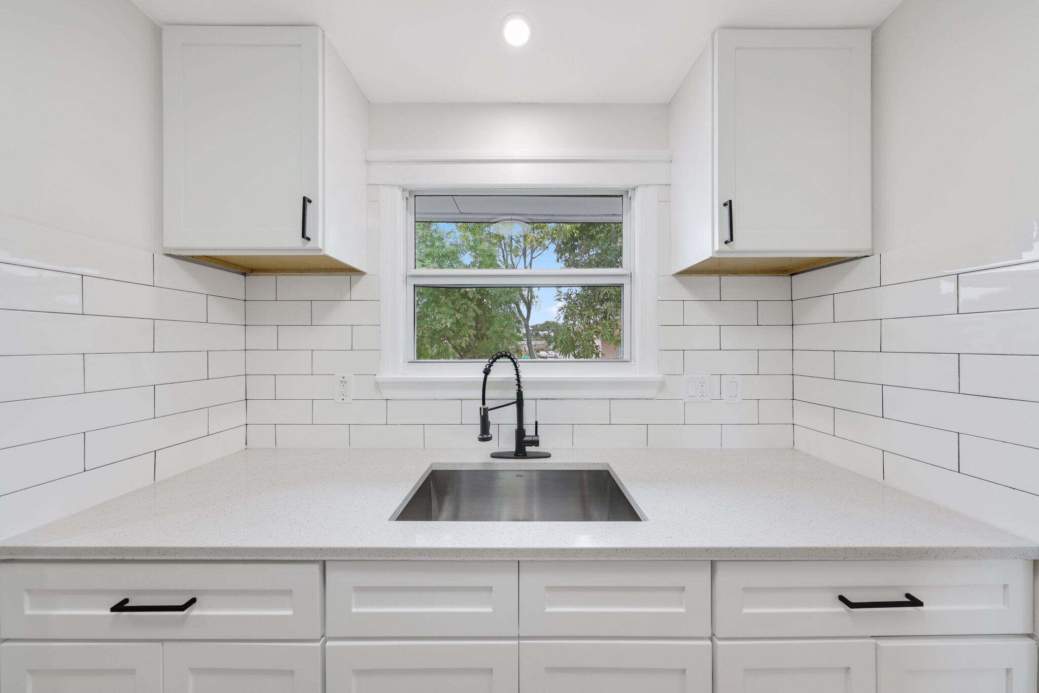 101 NE 27th Avenue