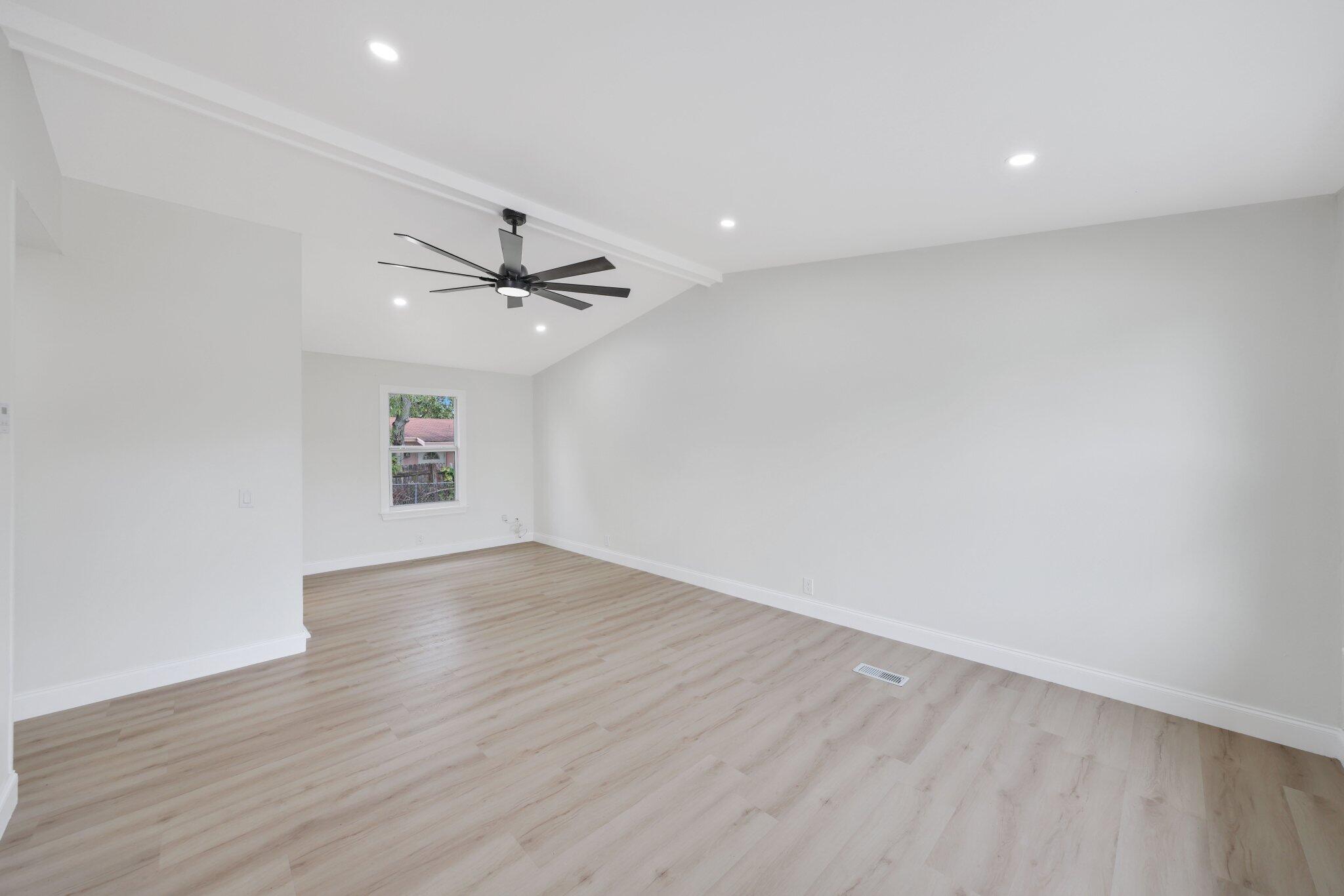 101 NE 27th Avenue