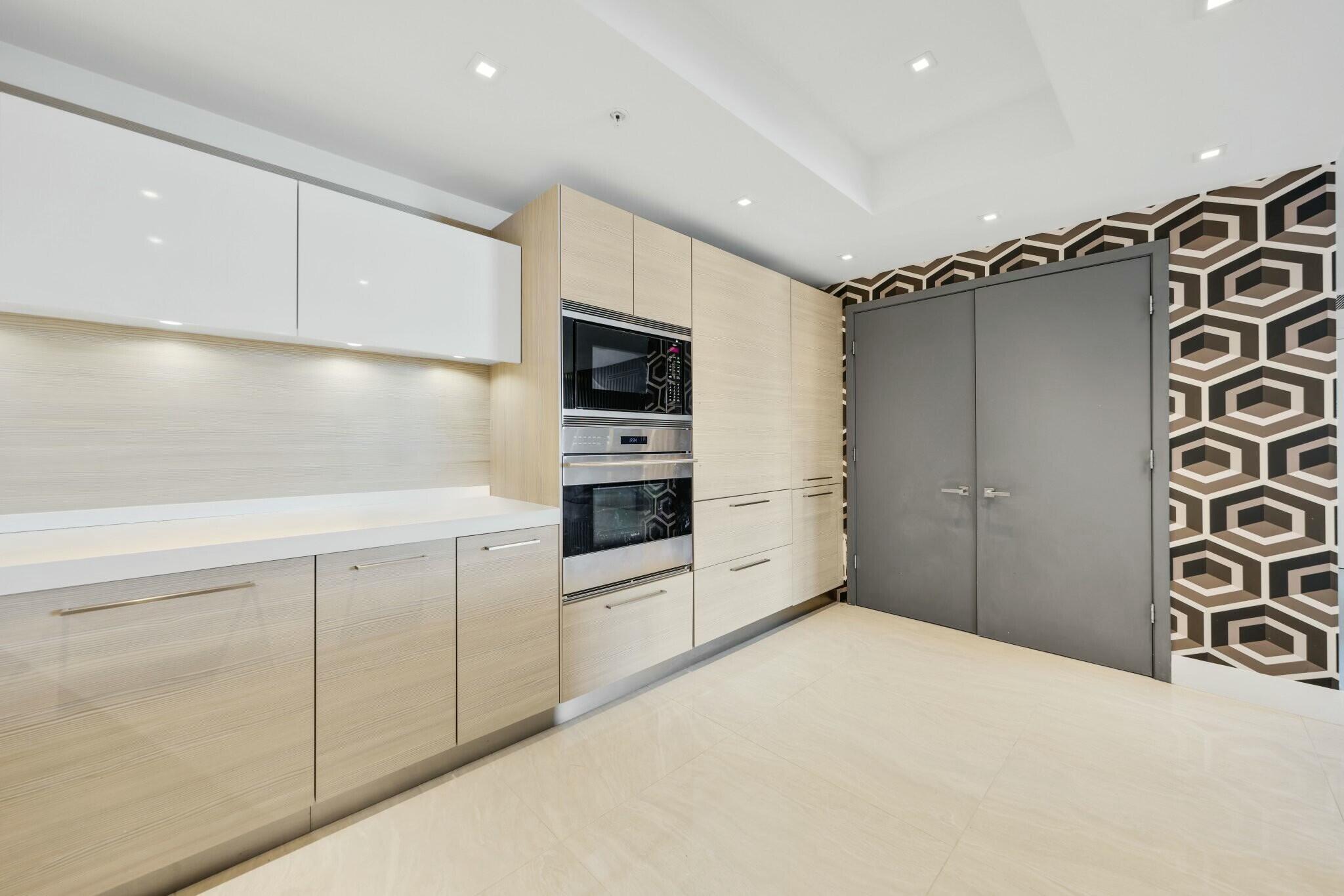 17301 Biscayne Boulevard 707