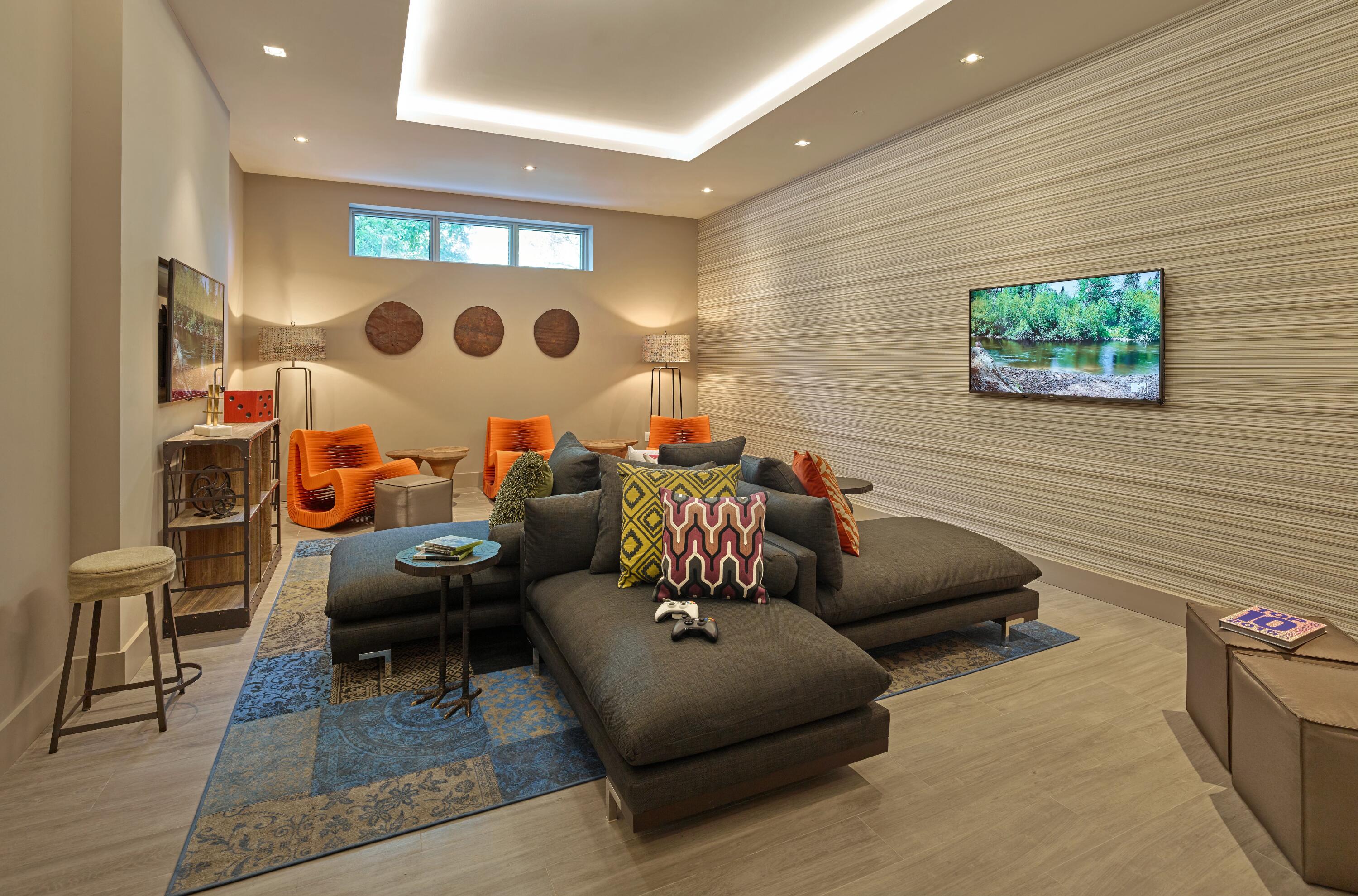 17301 Biscayne Boulevard 707
