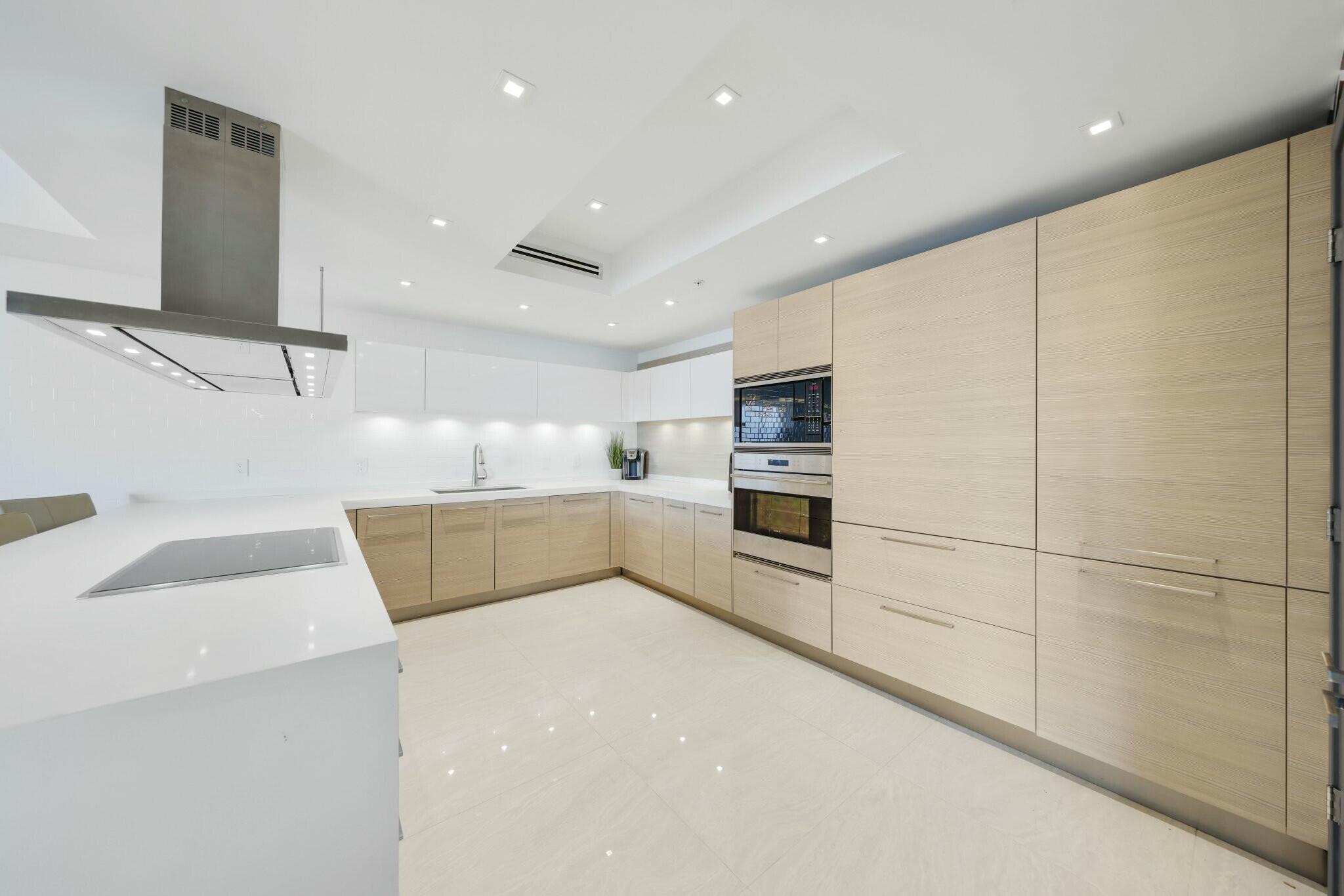 17301 Biscayne Boulevard 707