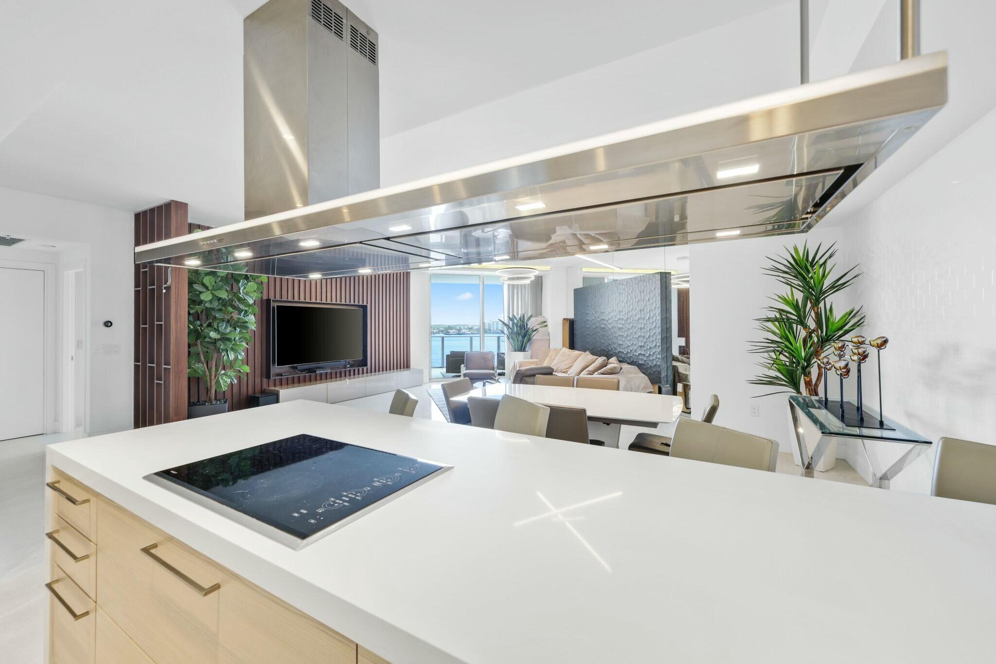 17301 Biscayne Boulevard 707