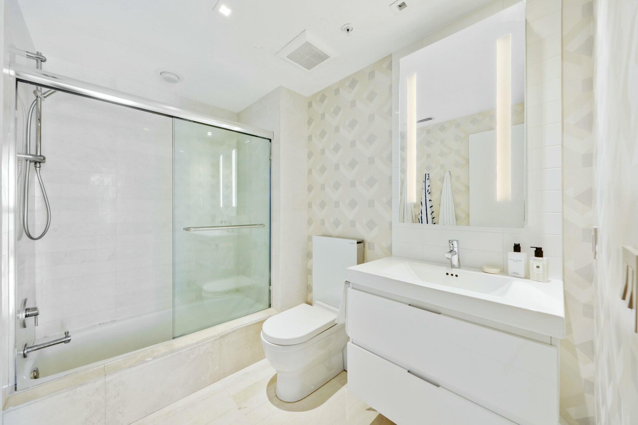 17301 Biscayne Boulevard 707