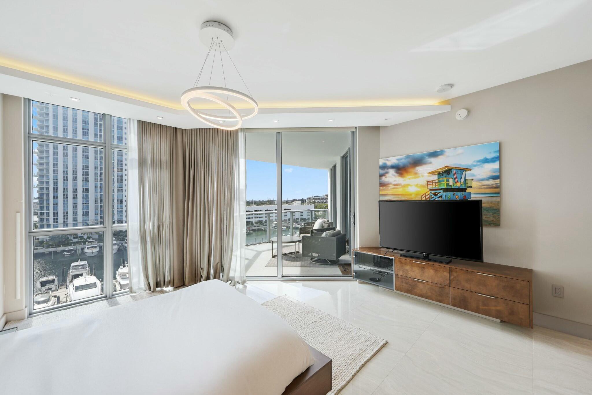 17301 Biscayne Boulevard 707