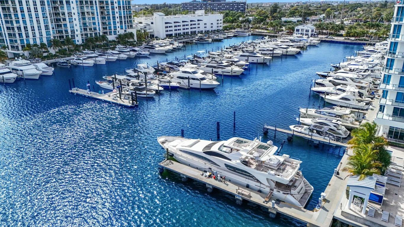 17301 Biscayne Boulevard 707