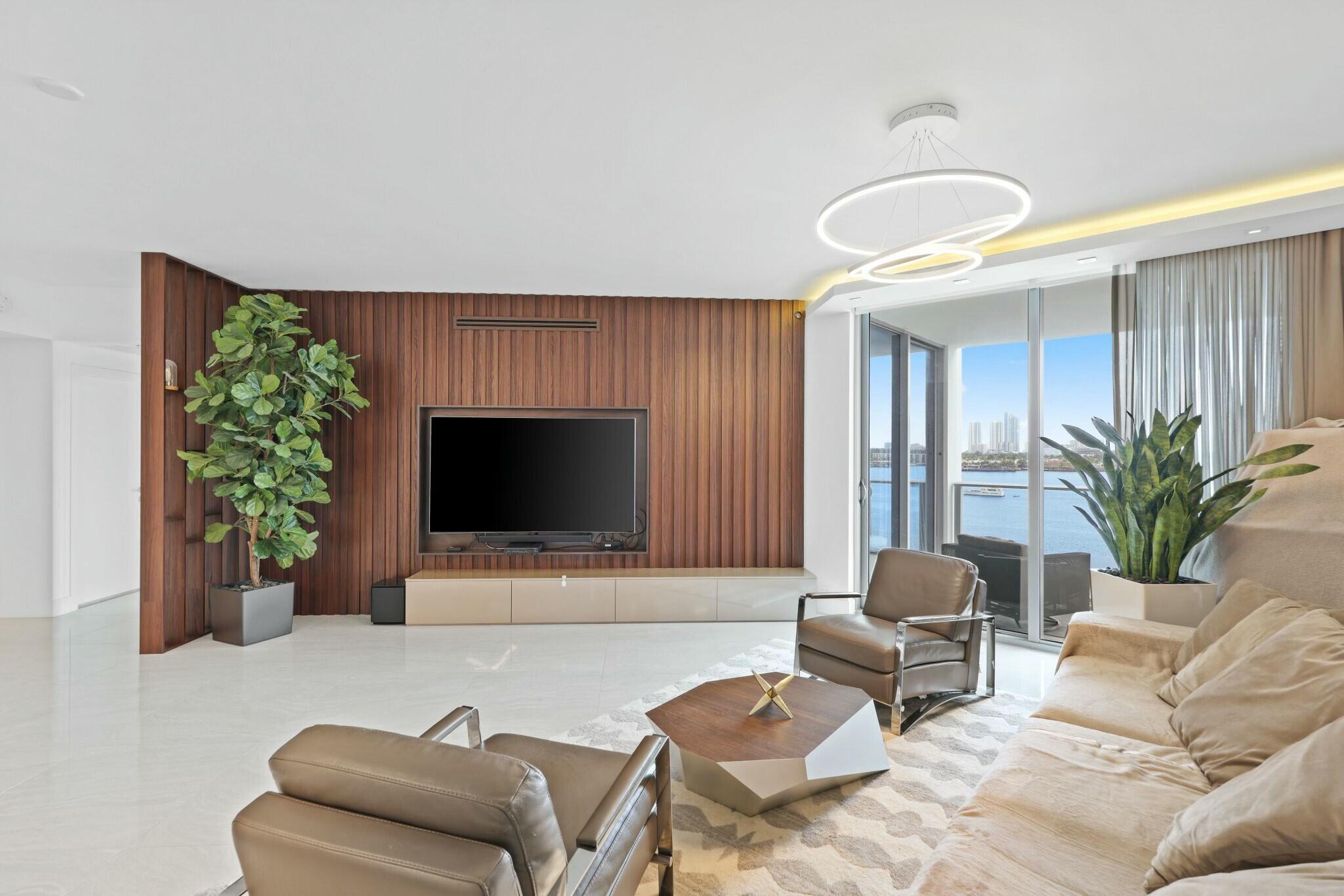 17301 Biscayne Boulevard 707