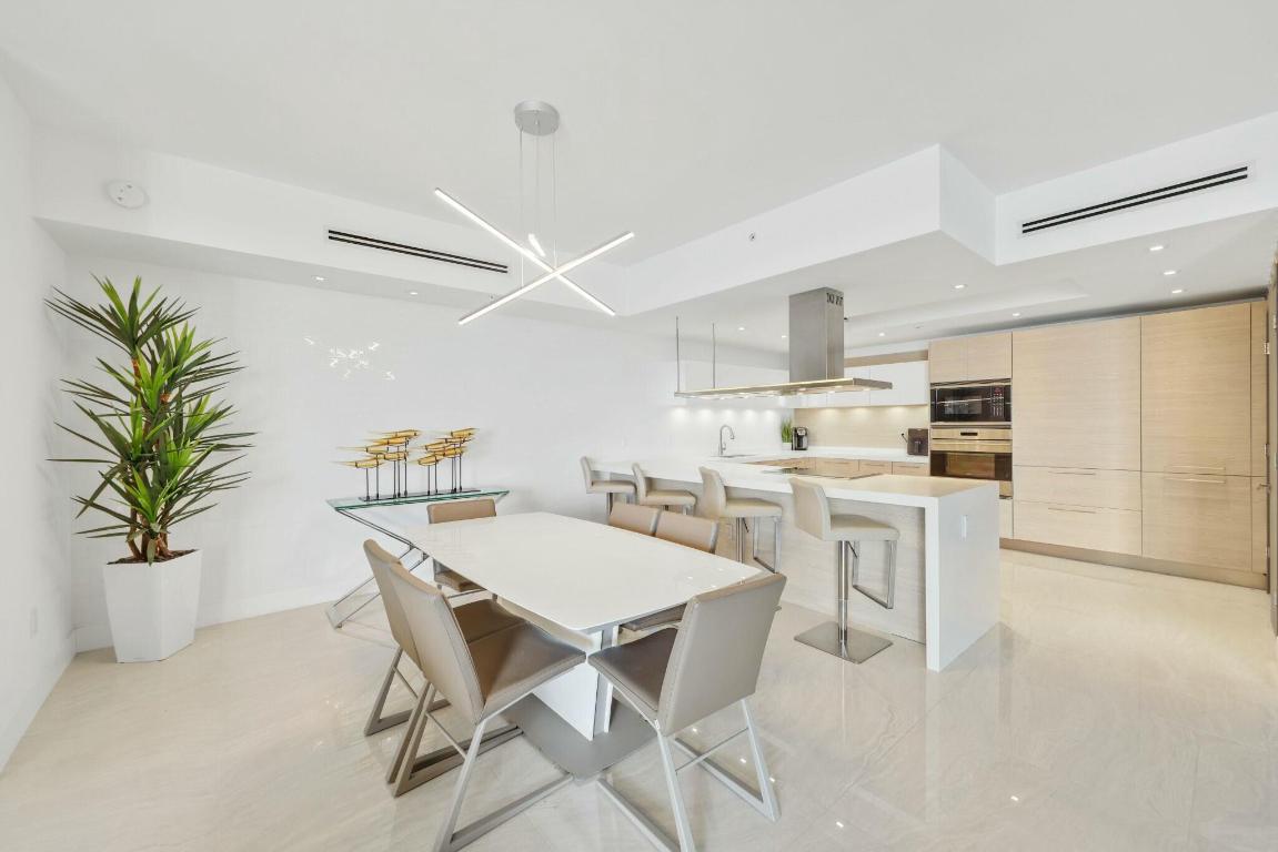 17301 Biscayne Boulevard 707